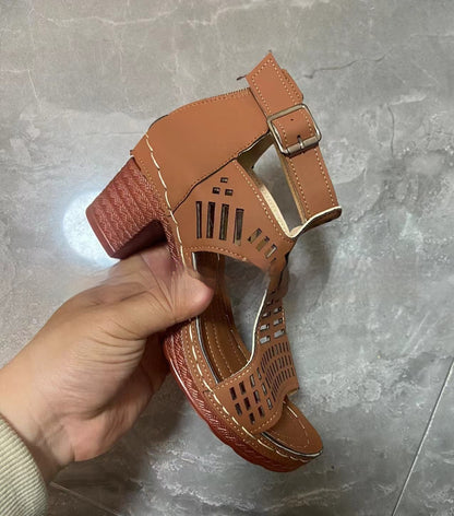 Sandales ajourées, avec talon épais sculpté